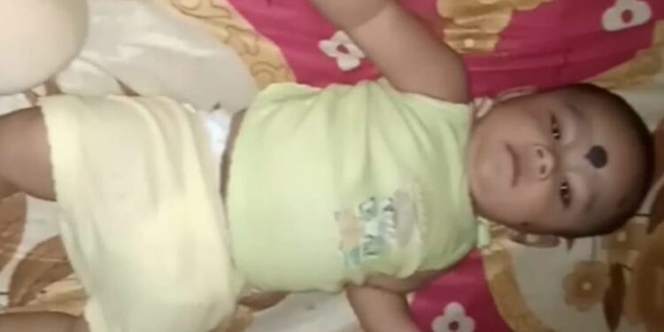 ଶିଶୁପୁତ୍ରର ମୃତ୍ୟୁକୁ କେନ୍ଦ୍ର କରି ଗୋଷାଣୀ ବ୍ଲକ ଯାଜପୁର ଗ୍ରାମରେଉତେଜନା ଗ୍ରାମବାସୀଙ୍କ ରାସ୍ତାରୋକ