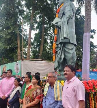 ବିଦଗ୍ଧ କବି ଅଭିମନ୍ୟୁ ସାମନ୍ତସିଂହାରଙ୍କ ପୂର୍ଣ୍ଣାବୟାବ ବ୍ରୋଞ୍ଜ ପ୍ରତିମୂର୍ତ୍ତି ଉନ୍ମୋଚିତ