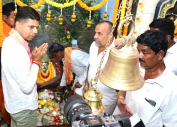 ବାଲିଗୁଡାରେ ୫-ଟି ସଚିବ ଭି କେ ପାଣ୍ଡିଆନ : ମନ୍ଦିର ମେଡିକାଲ ପରିଦର୍ଶନ ସହ ବିଭିନ୍ନ ଅଭିଯୋଗ ପରଖିଲେ