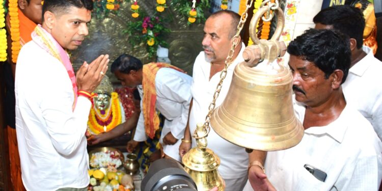 ବାଲିଗୁଡାରେ ୫-ଟି ସଚିବ ଭି କେ ପାଣ୍ଡିଆନ : ମନ୍ଦିର ମେଡିକାଲ ପରିଦର୍ଶନ ସହ ବିଭିନ୍ନ ଅଭିଯୋଗ ପରଖିଲେ