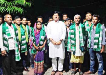 ମାହାଙ୍ଗା : ବିଜେପି ଓ କଂଗ୍ରେସ ଛାଡି ବିଜେଡ଼ି ରେ ମିଶିଲେ ୨୫ରୁ ଉର୍ଦ୍ଧ କର୍ମୀ 