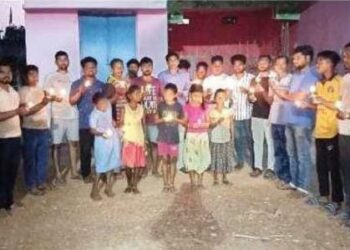 ରେଳ ଦୁର୍ଘଟଣାରେ ମୃତକଙ୍କୁ କ୍ୟାଣ୍ଡେଲ ଜାଳି ଶ୍ରଦ୍ଧାଞ୍ଜଳି