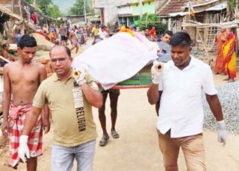 ନୟାଗଡ ବ୍ଲକ ଚେୟାରମ୍ୟାନ ଆଉ ଚଣ୍ଡୀବସ୍ତ ସରପଞ୍ଚଙ୍କ ମହାନୁଭବତା :- ଅଜଣା ରୋଗରେ ପୀଡିତ ବୃଦ୍ଧଙ୍କ ଶବକୁ ଦେଲେ କାନ୍ଧ