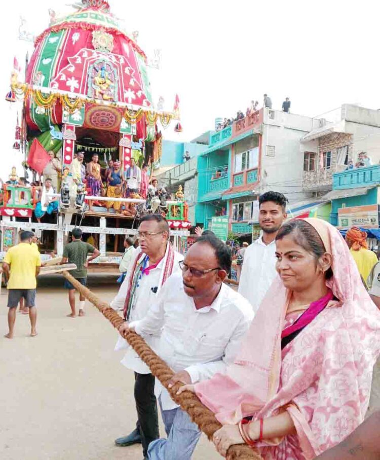 ଗୁଣ୍ଡିଚା ମନ୍ଦିର ପ୍ରାଙ୍ଗଣରେ ପହଁଚିଲା ତାଳଧ୍ଵଜ ଓ ଦର୍ପଦଳନ ରଥ