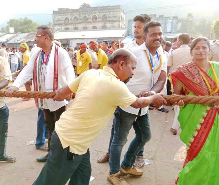 ଗୁଣ୍ଡିଚା ମନ୍ଦିର ପ୍ରାଙ୍ଗଣରେ ପହଁଚିଲା ତାଳଧ୍ଵଜ ଓ ଦର୍ପଦଳନ ରଥ