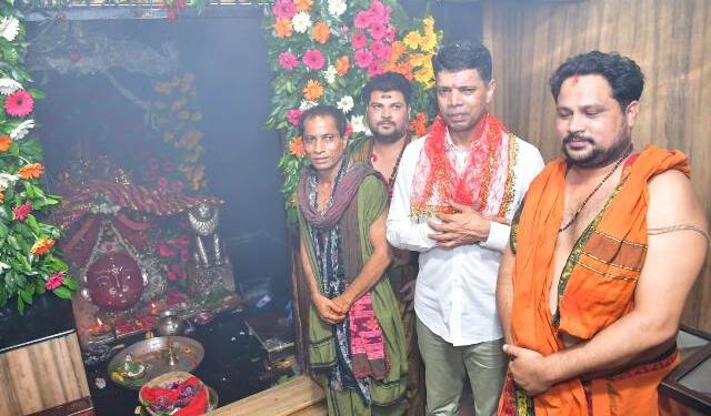 ରାୟଗଡା ଗସ୍ତରେ ୫ ଟି ସଚିବ ଭି କେ ପାଣ୍ଡିଆନ, ଜିଲ୍ଲାର ସମସ୍ତ କଲେଜ ଓ ଉଚ୍ଚ ମାଧ୍ୟମିକ ବିଦ୍ୟାଳୟ ଉନ୍ନତିକରଣ କରାଯିବ ସହ ଅଧିଷ୍ଠାତ୍ରୀ ଦେବୀ ମାଁ ମଝିଘରିୟାଣୀ ମାଁଙ୍କ ମନ୍ଦିର ହେବ ରୂପାନ୍ତର