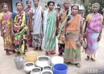 ଗ୍ରୀଷ୍ମ ଦିନ ଆସିଲେ ଖାରିକୁଆ ଗ୍ରାମବାସୀ ପିଇବା ପାଣି ପାଇଁ ଡହଳ ବିକଳ 