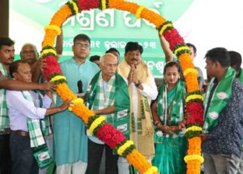 ବିଜେପି ନେତା ସାରଦାଙ୍କୁ ମାହାଙ୍ଗା ରେ ଝଟକା ପରେ ଝଟକା : ନିଜ ପଂଚୟତର ସରପଞ୍ଚ ଓ ସମିତି ସଭ୍ୟା ପଦ୍ମ ଛାଡି ଶଂଙ୍ଖ ଧରିଲେ – ଏବେ ବିଜେପି କର୍ମୀ ଶଙ୍ଖ ମୁହାଁ