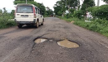 ଖାଲ ଖମାରେ ପରିଣତ ହେବାରେ ଲାଗିଛି ଗଜପତି ଜିଲ୍ଲାର ରାଜ୍ୟ ରାଜପଥ