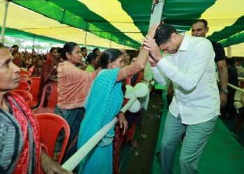 ବରଗଡ଼ ଜିଲ୍ଲା ଗସ୍ତର ଦ୍ଵିତୀୟ ଦିନରେ ନୃସିଂନାଥ ପୀଠରେ 5-T ସଚିବ ଶ୍ରୀ ଭି.କେ. ପାଣ୍ଡିଆନ