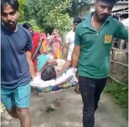 କ୍ୟାନ୍ସର ରୋଗୀଙ୍କୁ ୧ କି.ମି ଷ୍ଟ୍ରେଚରରେ ବୋହି ଆଣିଲେ ୧୦୮ ଆମ୍ବୁଲାନ୍ସ କର୍ମଚାରୀ