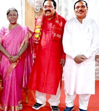 ରାଷ୍ଟ୍ରପତି ମାନନୀୟା ଦ୍ରୌପଦୀ ମୁର୍ମୁଙ୍କୁ ସାକ୍ଷାତ କରି ପାଇକ ବିଦ୍ରୋହକୁ ଭାରତର ପ୍ରଥମ ସ୍ୱାଧୀନତା ସଂଗ୍ରାମର ମାନ୍ୟତା ପ୍ରଦାନ ପାଇଁ ନିବେଦନ
