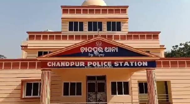 ଶିକ୍ଷକଙ୍କ ଘରୁ ଲକ୍ଷାଧିକ ଟଙ୍କା ସହିତ ସୁନାଗହଣା ଚୋରୀ