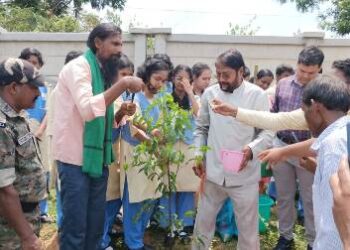 ୪୨ ମୌଜାସ୍ଥ ଓଡ଼ିଶା ଆଦର୍ଶ ବିଦ୍ୟାଳୟରେ ୭୪ତମ ବନ ମହୋତ୍ସବ ପାଳିତ