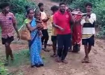 ପୁଣି ଜନନୀ ଯନ୍ତ୍ରଣା:ଗୁଡାରୀ ବ୍ଲକ ଜିମାରାଓ ଗ୍ରାମ କୁ ଭଲରାସ୍ତା ନଥିବାରୁ ଗଲାନାହିଁ ଆମ୍ବୁଲାନସ