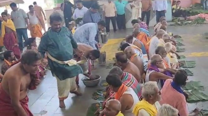 ପାରଳାଖେମୁଣ୍ଡି ସ୍ଥିତ ବଡ ରାଧାକାନ୍ତ ମଠରେ ପବିତ୍ର ଗୁରୁ ପୂର୍ଣ୍ଣିମା ଉତ୍ସବ ଅନୁଷ୍ଠିତ