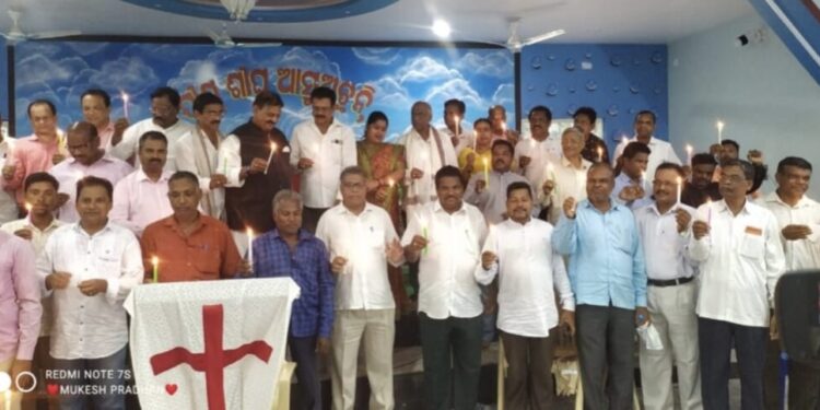 ବିଜେଡି ଜିଲ୍ଲା ସଭାପତି ଜଗବନ୍ଧୁ ଦାସଙ୍କ ପାରଳାଖେମୁଣ୍ଡି ସ୍ଥିତ ଉତ୍କଳ ବାପଟିଷ୍ଟ୍ ମଣ୍ଡଳୀ ସମ୍ମିଳନୀରେ ଯୋଗ ଦେଇଥିଲେ