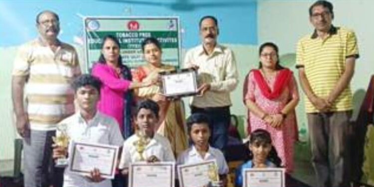 ପାରଳାଖେମୁଣ୍ଡି ଠାରେ ଗୁରାଣ୍ଡି ଗୋଷ୍ଠୀ ସ୍ବାସ୍ଥ୍ୟ କେନ୍ଦ୍ର ପକ୍ଷରୁ ଜାତୀୟ ତମାଖୁ ନିୟନ୍ତ୍ରଣ କାର୍ଯ୍ୟକ୍ରମ ଅନୁଷ୍ଠିତ