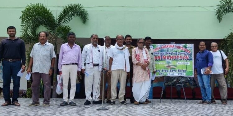 ବରଗଛ ସୁରକ୍ଷା ସମିତି ଏବଂ ଓଡ଼ିଶା ଆଦର୍ଶ ବିଦ୍ୟାଳୟର ମିଳିତ ପ୍ରୟାସ : ରୋପିତ ହେଲା ୨୦୮ ବଟ ଓସ୍ତ ବୃକ୍