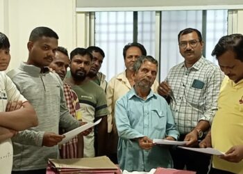 କଲ୍ୟାଣ ମଣ୍ଡପ ନିର୍ମାଣ କାର୍ଯ୍ୟ ନିମ୍ନମାନର ଅଭିଯୋଗ : ୧୫ଲକ୍ଷ ଟଙ୍କା କାମରେ ପୁରୁଣା ଟିଣ, କାନ୍ଥ ଫାଟିଲାଣି ————–