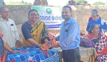 କିନ୍ନର ସଂଘ ପକ୍ଷରୁ ବିଦ୍ୟାଳୟରେ ଖାତା,କଲମ ବଣ୍ଟନ