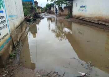 ରାସ୍ତାରେ ବର୍ଷା ପାଣି, ଗମନାଗମନରେ ଲୋକେ ହନ୍ତସନ୍ତ