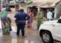ପଞ୍ଚାୟତ କାର୍ଯ୍ୟାଳୟ ସମ୍ମୁଖ ରାସ୍ତାରେ ଆଣ୍ଠୁଏ ପାଣି : ବିଡିଓଙ୍କୁ ଅଟକାଇଲେ ମହିଳା