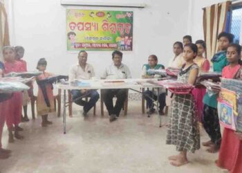 ତପସ୍ୟା ଶିଶୁ ଗୃହରେ ପାଠ୍ୟ ଉପକରଣ ବଣ୍ଟିଲେ ପ୍ରଶାନ୍ତ କୁମାର ପଟ୍ଟନାୟକ