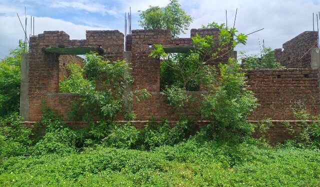 ନିଆଳି ମହାବିଦ୍ୟାଳୟ ଛାତ୍ରୀ ନିବାସ ଅର୍ଦ୍ଧନିର୍ମିତ ଜରାଜୀର୍ଣ୍ଣ ଅବସ୍ଥା