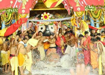 ତିନି ଠାକୁରଙ୍କ ଅଧର ନୀତି