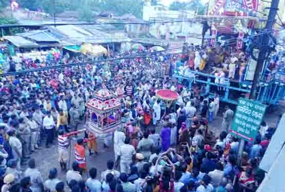 ସିଂହ ଦ୍ୱାର ରେ ପହଚିଂଲା ତିନି ରଥ : ଶନିବାର ନିଳାଦ୍ରି ବିଜେ ହେବେ ତିନି ଠାକୁର