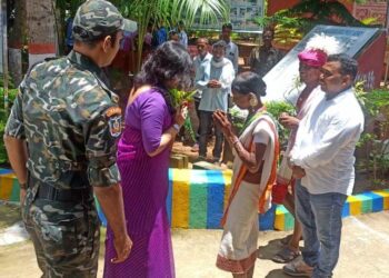 ପ୍ରଥମ ଥର ଫୁଟ୍ଟାସିଙ୍ଗ୍ ଲାଞ୍ଜିଆ ସଉରା ଉନ୍ନୟନ ସଂସ୍ଥା ମିଟିଙ୍ଗ୍ ହୋଲରେ ଜିଲ୍ଲା ପାଳଙ୍କ ଦ୍ବାରା ଯୁଗ୍ମ ଅଭିଯୋଗ ଜନ ଶୁଣାଣି ହୋଇଛି