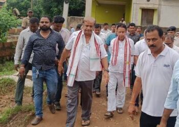 ମନ୍ତ୍ରୀ ଅଶୋକ ପଣ୍ଡା ଏବଂ ପ୍ରଫୁଲ୍ଲ ମଲ୍ଲିକ ଙ୍କ ସୁନ୍ଦରପଦା ଜଟଣୀ ରାସ୍ତାର କ୍ଷେତ୍ର ପରିଦର୍ଶନ
