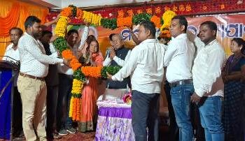 ଗମ୍ଭାରିମୁଣ୍ଡାରେ ଛତିଶଗଡ଼ ରାଜ୍ୟର ମହାମହିମ ରାଜ୍ୟପାଳ ଶ୍ରୀଯୁକ୍ତ ବିଶ୍ଵ ଭୁଷଣ ହରିଚନ୍ଦନଙ୍କୁ ନାଗରିକ ସମ୍ବର୍ଦ୍ଧନା