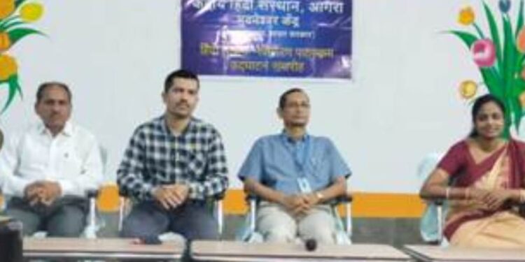 ପାରଳାଖେମୁଣ୍ଡି ଠାରେ ଜିଲ୍ଲା ସ୍ତରୀୟ ହିନ୍ଦୀ ଶିକ୍ଷକ ଶିକ୍ଷୟତ୍ରୀ ମାନଙ୍କ ୧୦ ଦିନିଆ ପ୍ରଶିକ୍ଷଣ ଶିବିର ଉଦଘାଟିତ