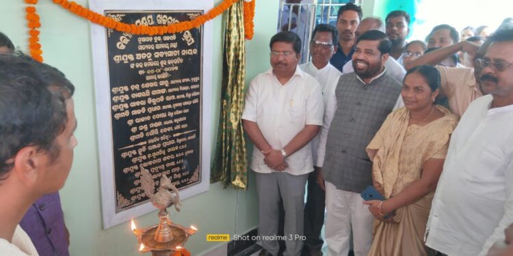 ଗୋଟିଏ ମଞ୍ଚର ବିଜେଡି ଖାଦ୍ୟ ମନ୍ତ ସହ କଂଗ୍ରେସ ବିଧାୟକ ନେଇ ବିଭିନ୍ନ ମହଲରେ ଚର୍ଚା ଚାଲୁଛି