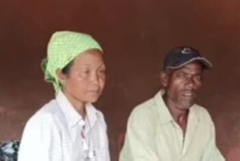 ଲୁକ ୪୦ ବର୍ଷପରେ ଗ୍ରାମକୁ ଫେରିଲେ : ମୁଣ୍ଡଗୁଞ୍ଜିବାକୁ ପକ୍କାଘର ନାହିଁ – ସରକାରଙ୍କୁ ପକ୍କାଘର ପାଇଁ ନିବେଦନ