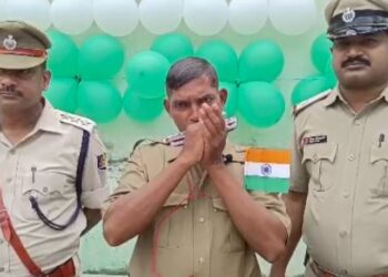 ଗ୍ରାମରକ୍ଷୀଙ୍କ ନିଆରା ପ୍ରୟାସ : ମାଉଥ ଅର୍ଗାନ୍ ରେ ବଜାଉଛନ୍ତି ଅତି ସୁନ୍ଦର ଗୀତ