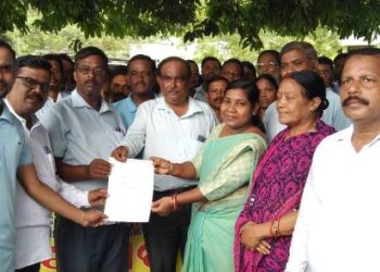 ପ୍ରାଥମିକ ଶିକ୍ଷକ ସଂଘ ରଣପୁର : ବିଦ୍ୟାଳୟରେ କାର୍ଯ୍ୟରତ ସମସ୍ତ ବର୍ଗର ପ୍ରାଥମିକ ଶିକ୍ଷକ ମାନଙ୍କ ଦାବୀ ପୂରଣ ନିମନ୍ତେ ପ୍ରଦାନ କରାଗଲା