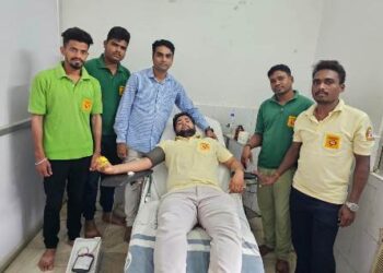 ଗର୍ଭବତୀଙ୍କୁ ରକ୍ତଦାନ କରି ବଦାନ୍ୟତା ଦେଖାଇଲେ ୧୦୮ ଆମ୍ବୁଲାନ୍ସ କର୍ମଚାରୀ