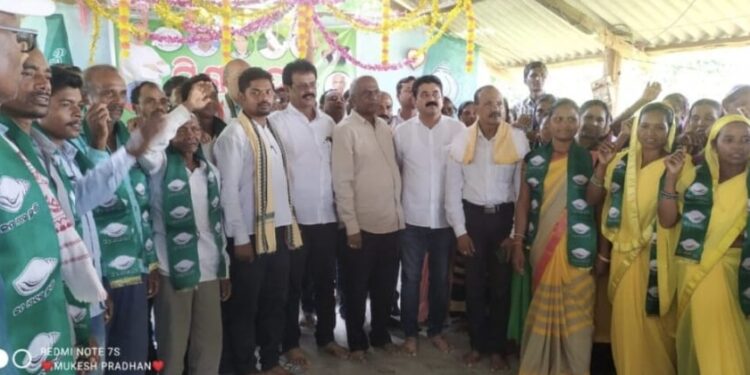 ଗଜପତି ଜିଲ୍ଲା ମୋହନା ବ୍ଲକ ଅନ୍ତର୍ଗତ ବଦଖଣି ପଞ୍ଚାୟତ ଦେଉଳ ଖଣି ଅଞ୍ଚଳରେ ବିଜେଡିର ମିଶ୍ରଣ ପର୍ବ ଅନୁଷ୍ଠିତ