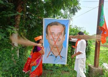 ମନ୍ତ୍ରୀଙ୍କ ଚାପରେ ନିରୀହ ଜନସାଧାରଣ ଙ୍କ ଉପରେ ପୋଲିସ୍ ର ମାତ୍ରାଧିକ କାର୍ଯ୍ୟାନୁଷ୍ଠାନ ବିରୁଦ୍ଧରେ ଏକାମ୍ର ନିର୍ବାଚନ ମଣ୍ଡଳୀର ବିଜେପି ପକ୍ଷରୁ ଧଉଳୀ ଥାନା ଘେରାଉ