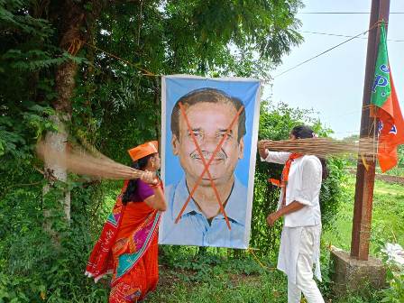 ମନ୍ତ୍ରୀଙ୍କ ଚାପରେ ନିରୀହ ଜନସାଧାରଣ ଙ୍କ ଉପରେ ପୋଲିସ୍ ର ମାତ୍ରାଧିକ କାର୍ଯ୍ୟାନୁଷ୍ଠାନ ବିରୁଦ୍ଧରେ ଏକାମ୍ର ନିର୍ବାଚନ ମଣ୍ଡଳୀର ବିଜେପି ପକ୍ଷରୁ ଧଉଳୀ ଥାନା ଘେରାଉ