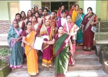 ବୋଲଗଡ ବିଡିଓଙ୍କ ଦୁଃବ୍ୟବହାରରେ ତାତିଲା ମହିଳା ମହାସଂଘ : ବିଡିଓଙ୍କୁ ନିଲମ୍ବନ ପାଇଁ ଦାବୀ