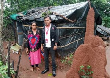 ଆର.ଉଦୟଗିରି ବ୍ଲକ ସୁବଲଡ଼ା ପଞ୍ଚାୟତଗୋମଙ୍ଗ  ସାହିର ୭ନଂ ୱାର୍ଡର ବେସାହାରା ପରିବାରକୁ ସହଯୋଗର ହାତ ବଢାଇଲେ ପୋଲିସ ଅଧିକାରୀ