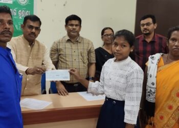 ପ୍ରିୟଙ୍କା ମାଝୀଙ୍କୁ ଗଜପତି ଜିଲ୍ଲା ପ୍ରଶାସନ ତରଫରୁ ଉଚ୍ଚ ଶିକ୍ଷା ନିମନ୍ତେ ଆର୍ଥିକ ସହାୟତା ପ୍ରଦାନ