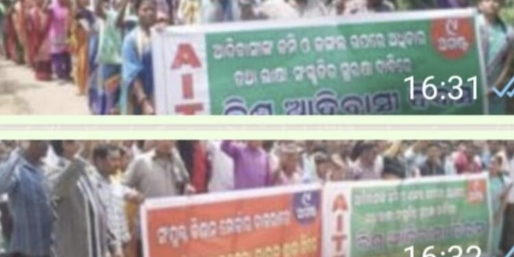ଗୁମ୍ମାବ୍ଲକ୍ ପାରଶମ୍ବା ଗ୍ରାମ ଠାରେ ବିଶ୍ଵ ଆଦିବାସୀ ଦିବସ ଅବସରରେ ଆଦିବାସୀ ମାନଙ୍କ ଏକ ବିଶାଳ ସମାବେଶ ଅନୁଷ୍ଠିତ
