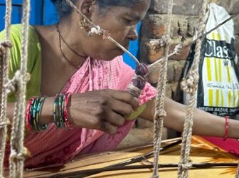 ଏକକ ଇକତ୍ କାରିଗର ଓ ଏନ୍‌ଆଇଏଫ୍‌ଟି ଛାତ୍ରଛାତ୍ରୀଙ୍କ ଦ୍ୱାରା ଭାରତ ତନ୍ତ ବୁଣାର ଜୀବନ୍ତ କାହାଣୀ ରଚନା