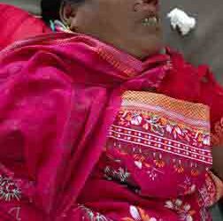 ମୋଟର ସାଇକେଲରୁ ଖସିପଡ଼ି ମହିଳା ମୃତ