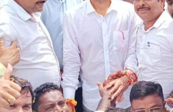 ଜଟଣୀ ରେ ୫ଟି ସଚିବ ହଜାର ହଜାର ଲୋକଙ୍କ ସମାଗମ:ଶତାଧିକ ଅଭିଯୋଗ ଗ୍ରହଣ, ସମାଧାନର ଦେଲେ ପ୍ରତିଶ୍ରୁତି